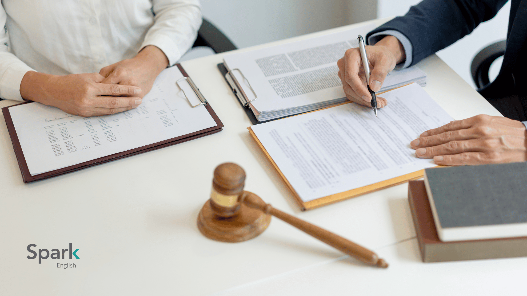 Por que motivo deve contratar um tradutor jurídico especializado? – Legal  Translations, Juridische Vertalingen